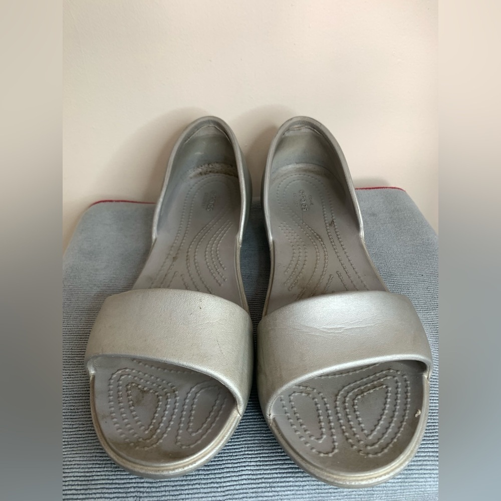 Crocs Silver Sandals 9 - Picture 7 of 10